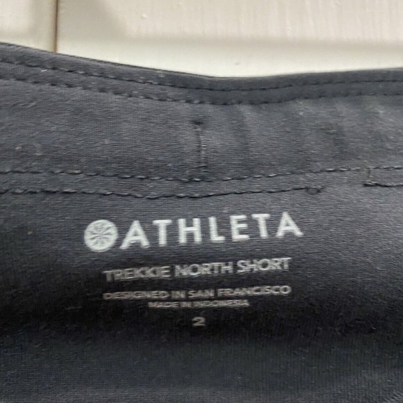 Athleta Shorts Women's 2 Trekkie North Short Outdoor Hiking Athleisure - Picture 3 of 4